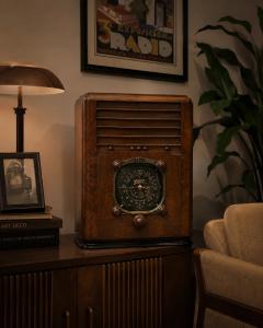  Zenith Electronics 1937 Zenith 6 S 128 Tombstone Walnut Tube Radio Restored with Bluetooth - 4776229