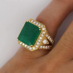 10 Carat Colombian Emerald Diamond Halo Split Shank in 18K Gold Statement Ring - 3919062