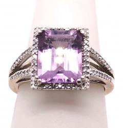 14 Karat White Gold Fashion Amethyst Ring with Diamonds - 2930837