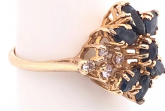 14 Karat Yellow Gold Cluster Ring with Onyx and Diamonds - 2765780