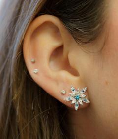 14K White Gold Flower Motif Blue and White Diamond Stud Earrings - 3512965