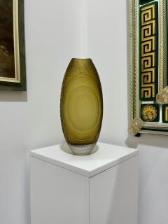   - 3943082