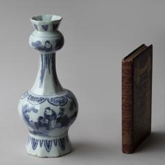 17TH CENTURY OCTAGONAL DUTCH DELFT BLUE AND WHITE WAISTED BOTTLE VASE - 4006356