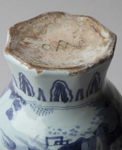 17TH CENTURY OCTAGONAL DUTCH DELFT BLUE AND WHITE WAISTED BOTTLE VASE - 4006373