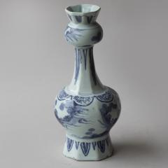 17TH CENTURY OCTAGONAL DUTCH DELFT BLUE AND WHITE WAISTED BOTTLE VASE - 4006377