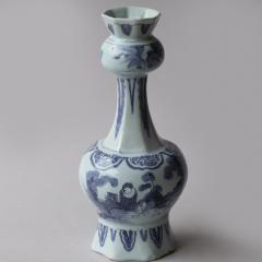 17TH CENTURY OCTAGONAL DUTCH DELFT BLUE AND WHITE WAISTED BOTTLE VASE - 4006378