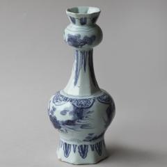 17TH CENTURY OCTAGONAL DUTCH DELFT BLUE AND WHITE WAISTED BOTTLE VASE - 4006382