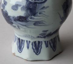 17TH CENTURY OCTAGONAL DUTCH DELFT BLUE AND WHITE WAISTED BOTTLE VASE - 4006396