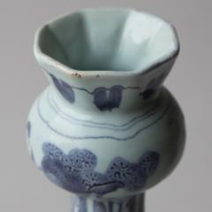 17TH CENTURY OCTAGONAL DUTCH DELFT BLUE AND WHITE WAISTED BOTTLE VASE - 4006398
