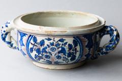 17TH CENTURY ROUND FAIENCE VEGETABLE DISH - 3810460