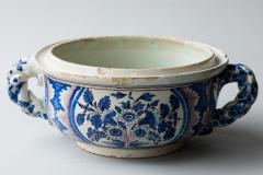 17TH CENTURY ROUND FAIENCE VEGETABLE DISH - 3810482