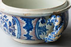 17TH CENTURY ROUND FAIENCE VEGETABLE DISH - 3810483