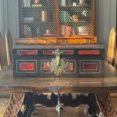 17TH CENTURY SPANISH COFFER WITH UPHOLSTERED INTERIOR - 2708808