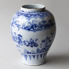 17th CENTURY NEVERS FAIENCE BALUSTER VASE IN THE CHINOISERIE TASTE - 4006425