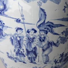 17th CENTURY NEVERS FAIENCE BALUSTER VASE IN THE CHINOISERIE TASTE - 4006429