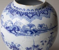 17th CENTURY NEVERS FAIENCE BALUSTER VASE IN THE CHINOISERIE TASTE - 4006431