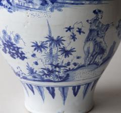 17th CENTURY NEVERS FAIENCE BALUSTER VASE IN THE CHINOISERIE TASTE - 4006432