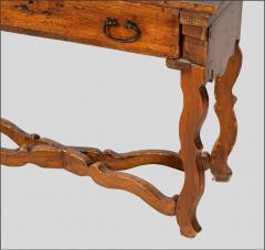17th Century Spanish Castilla Walnut Side Table - 4618364