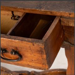 17th Century Spanish Castilla Walnut Side Table - 4618366