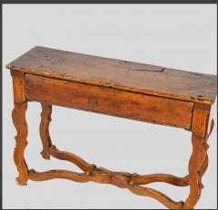 17th Century Spanish Castilla Walnut Side Table - 4618367