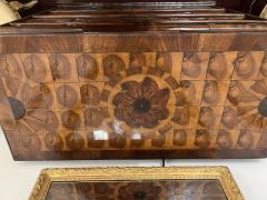 17th Century William and Mary Oyster Veneered Chest - 4051893