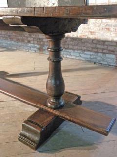 17th century Baroque Walnut Trestle Table - 622606