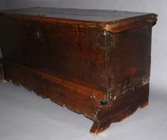 17th century Continental walnut cassone - 4780402