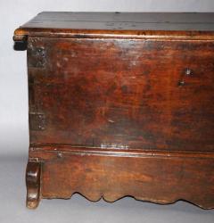 17th century Continental walnut cassone - 4780408