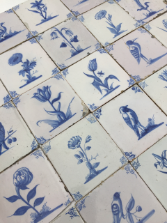 17th century Dutch Delft tiles with flowers and birds backsplash bathroom - 4572958