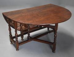 17thc oak gateleg table of good versatile size with fine patina - 4800003