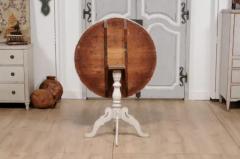 1860s Swedish Light Grey Painted Tilt Top Table with Round Top and Carved Legs - 3564837