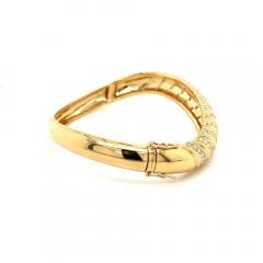 18K Gold Curved Bangle Bracelet With Round Cut Diamonds - 3597033