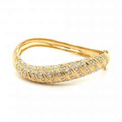 18K Gold Curved Bangle Bracelet With Round Cut Diamonds - 3631978