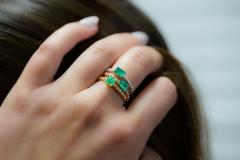 18K Solid Gold Thin Ribbed Textured Band Emerald Ruby Or Sapphire Ring - 3513056