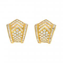 18K YELLOW GOLD ESTATE CLUSTER 14 00CTS BAGUETTE ROUND DIAMOND EARRINGS - 2380560
