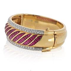 18K Yellow Gold Diamond And Ruby Bangle Bracelet - 4232129