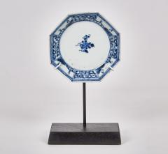 18TH CENTURY CHIEN LUNG OCTAGONAL BLUE AND WHITE PLATE MOUNTED ON STAND - 2708803