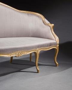 18TH CENTURY GEORGE III GILTWOOD SILK UPHOLSTERED FRENCH HEPPLEWHITE SOFA - 2589440