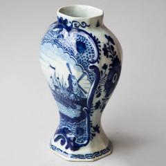 18TH CENTURY OCTAGONAL BALUSTER DELFT VASES - 3768035