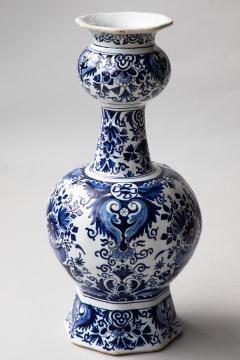 18TH CENTURY OCTAGONAL DUTCH DELFT BLUE AND WHITE WAISTED BOTTLE VASE - 3767986