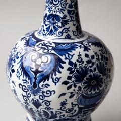 18TH CENTURY OCTAGONAL DUTCH DELFT BLUE AND WHITE WAISTED BOTTLE VASE - 3767987