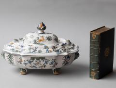 18TH CENTURY POLYCHROME FAIENCE SOUP TUREEN - 1834787