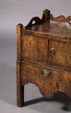 18th C Burl Elm Bedside Cabinet - 4478956