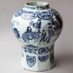 18th CENTURY DELFT OCTAGONAL BALUSTER VASE IN THE CHINOISERIE TASTE - 3768069