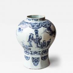 18th CENTURY DELFT OCTAGONAL BALUSTER VASE IN THE CHINOISERIE TASTE - 3769410
