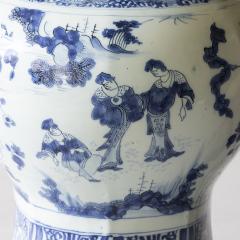 18th CENTURY DELFT OCTAGONAL BALUSTER VASE IN THE CHINOISERIE TASTE - 4359407