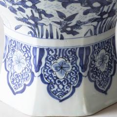 18th CENTURY DELFT OCTAGONAL BALUSTER VASE IN THE CHINOISERIE TASTE - 4359408