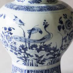18th CENTURY DELFT OCTAGONAL BALUSTER VASE IN THE CHINOISERIE TASTE - 4359414