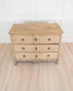 18th Century Chest Of Drawers From Namur In Natural Oak - 4593544