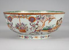18th Century Chinese Qing Dynasty Famille Rose Bowl - 4420482